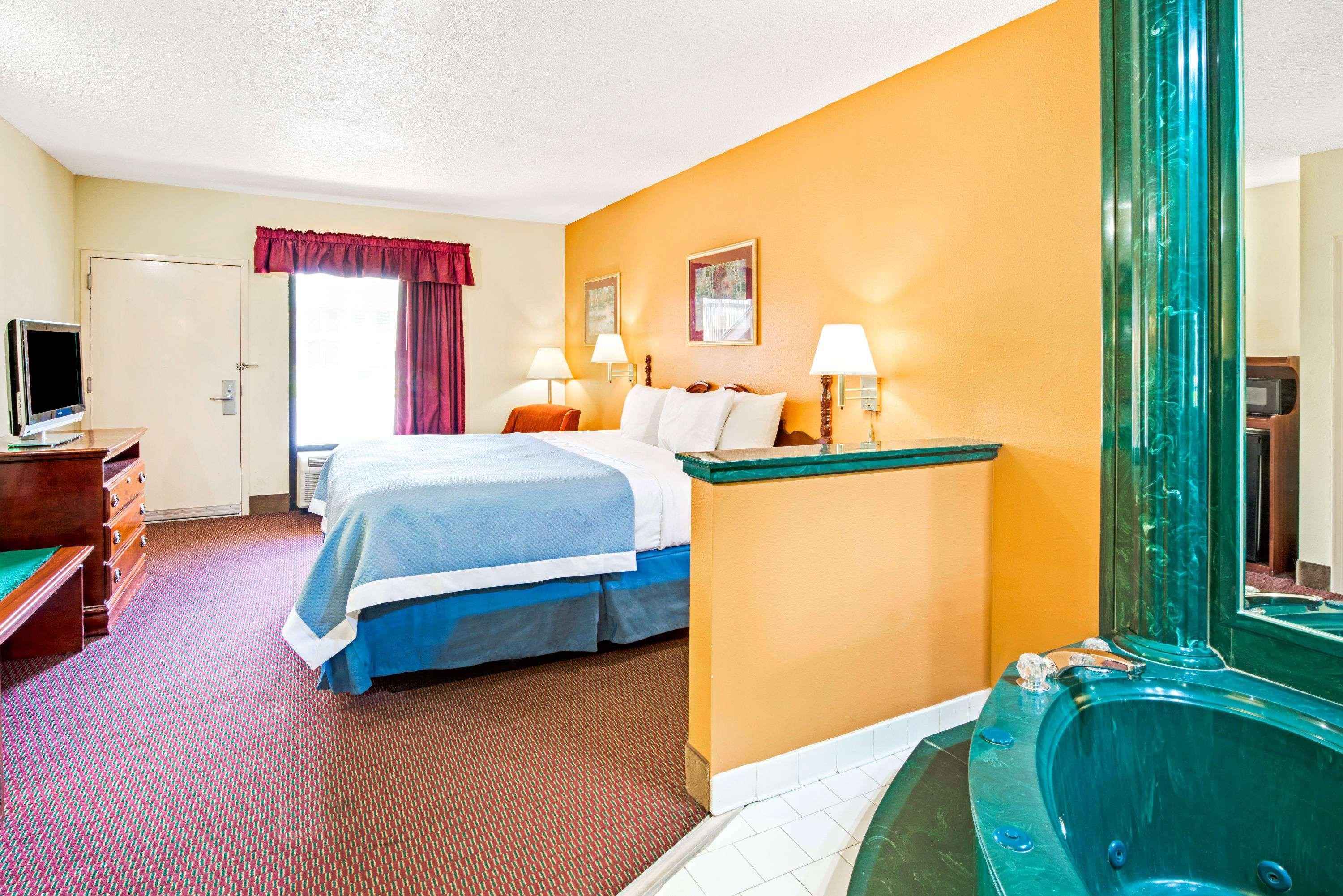 Days Inn By Wyndham Covington Eksteriør billede