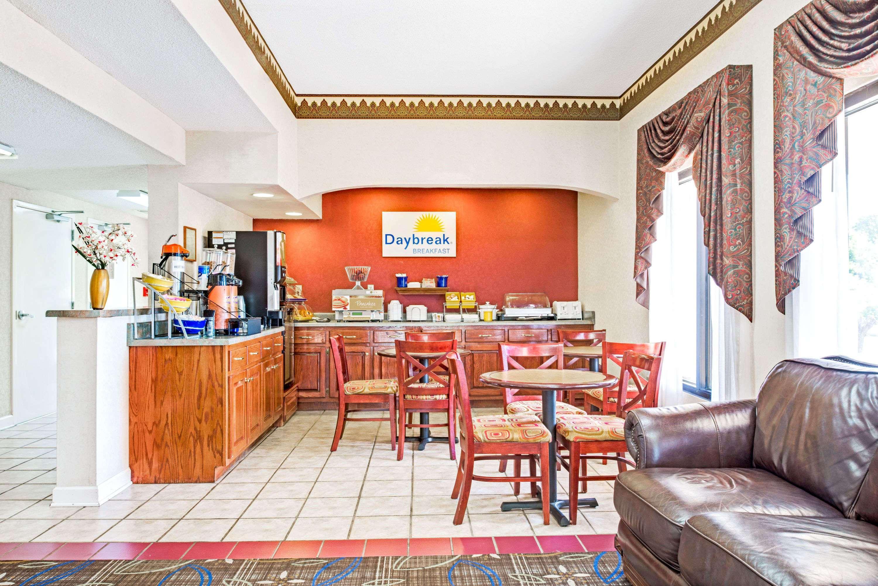 Days Inn By Wyndham Covington Eksteriør billede